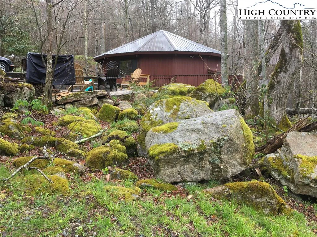 Image number 1 for the current listing