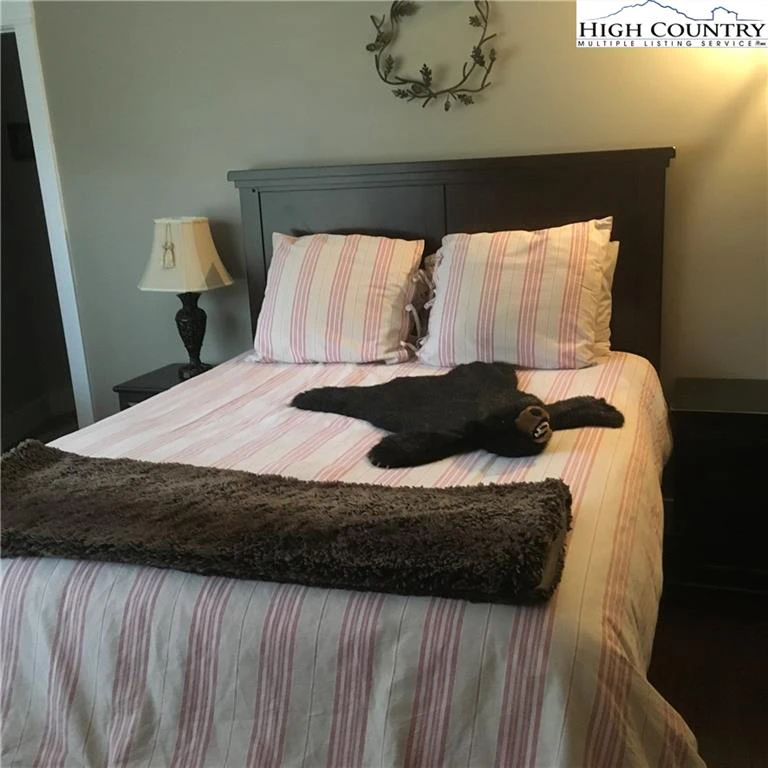 Image number 5 for the current listing