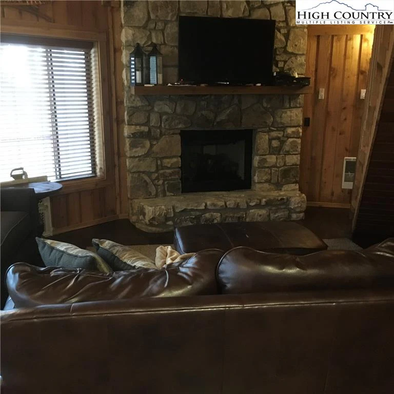 Image number 11 for the current listing