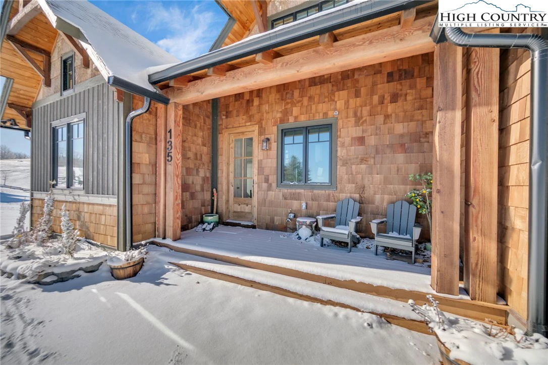 Image number 17 for the current listing