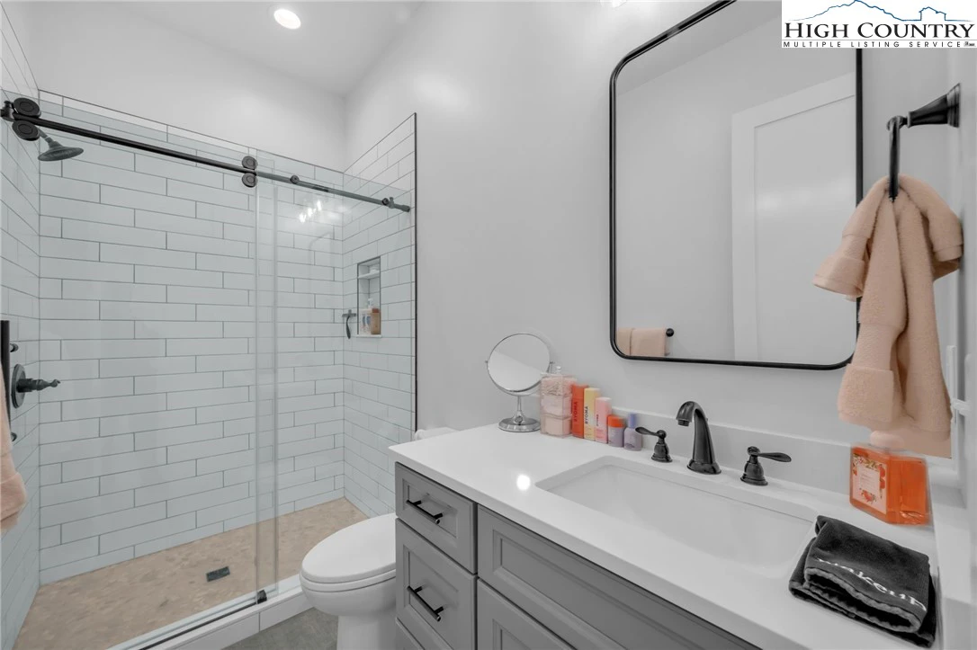 Image number 6 for the current listing