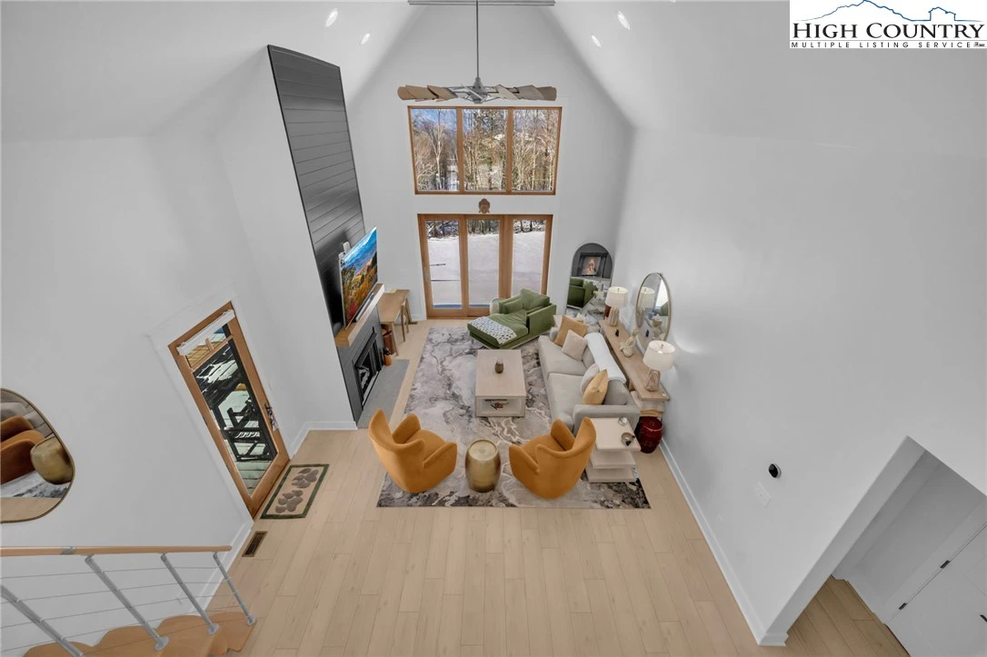 Image number 8 for the current listing