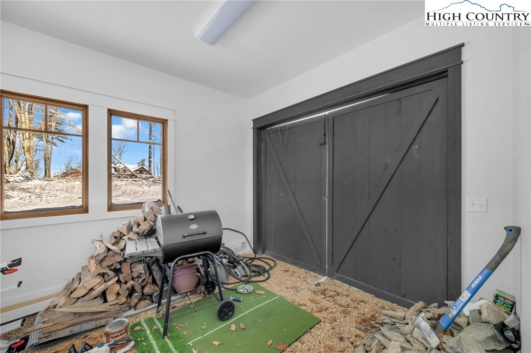 Image number 13 for the current listing
