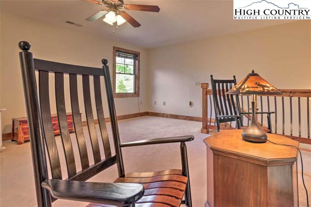 Image number 13 for the current listing