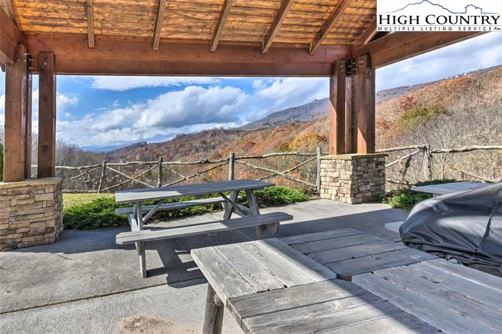 Image number 4 for the current listing