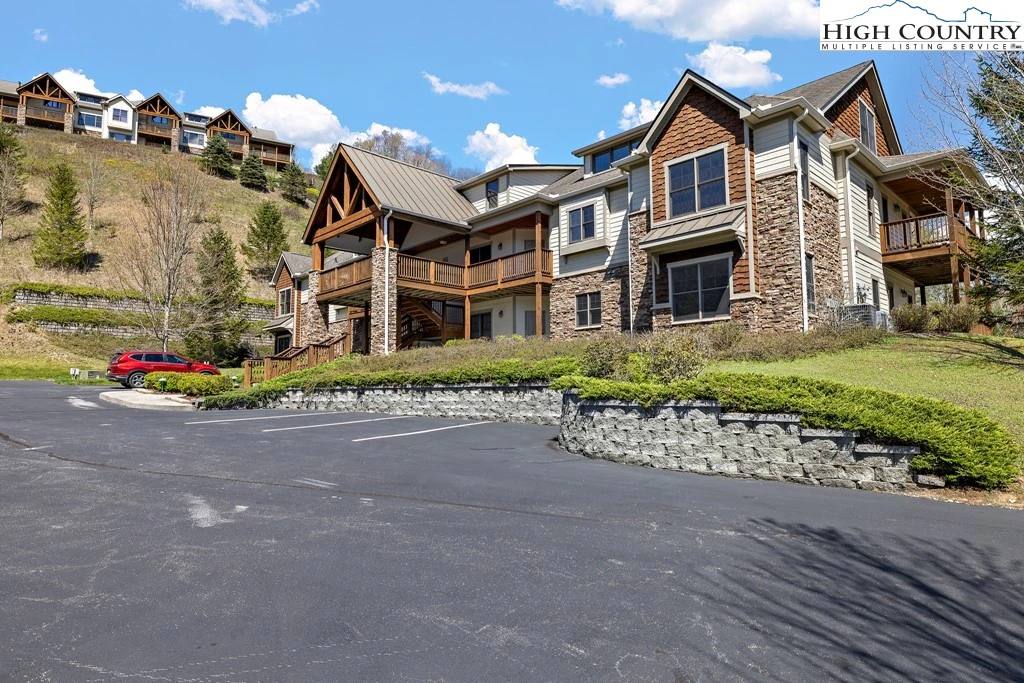 Image number 4 for the current listing