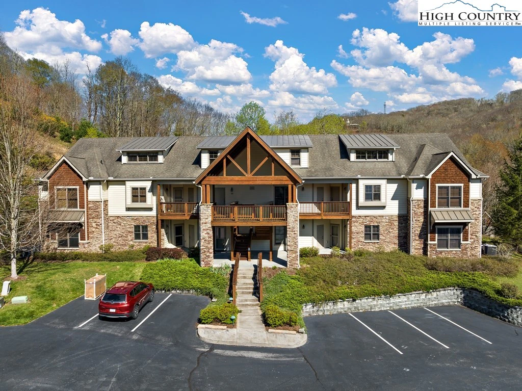 Image number 1 for the current listing