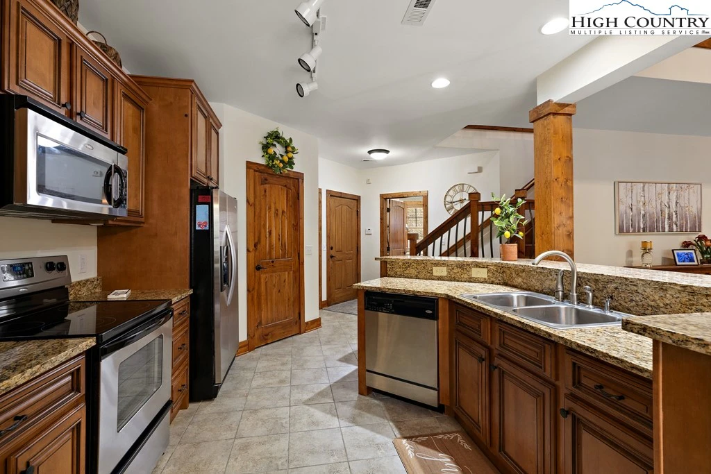 Image number 18 for the current listing