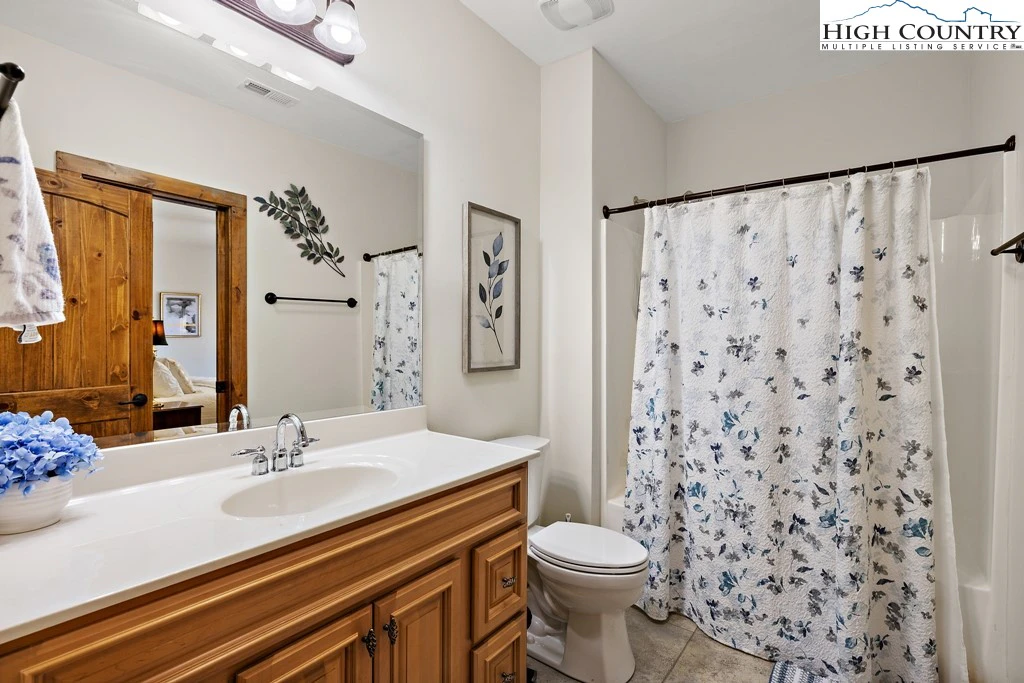 Image number 2 for the current listing