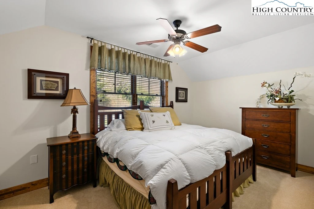 Image number 9 for the current listing