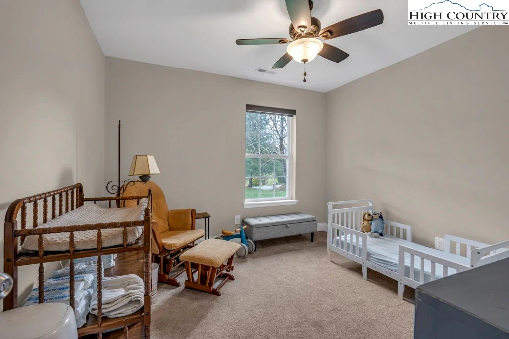 Image number 4 for the current listing