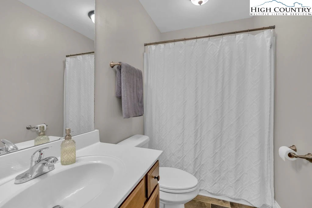 Image number 2 for the current listing