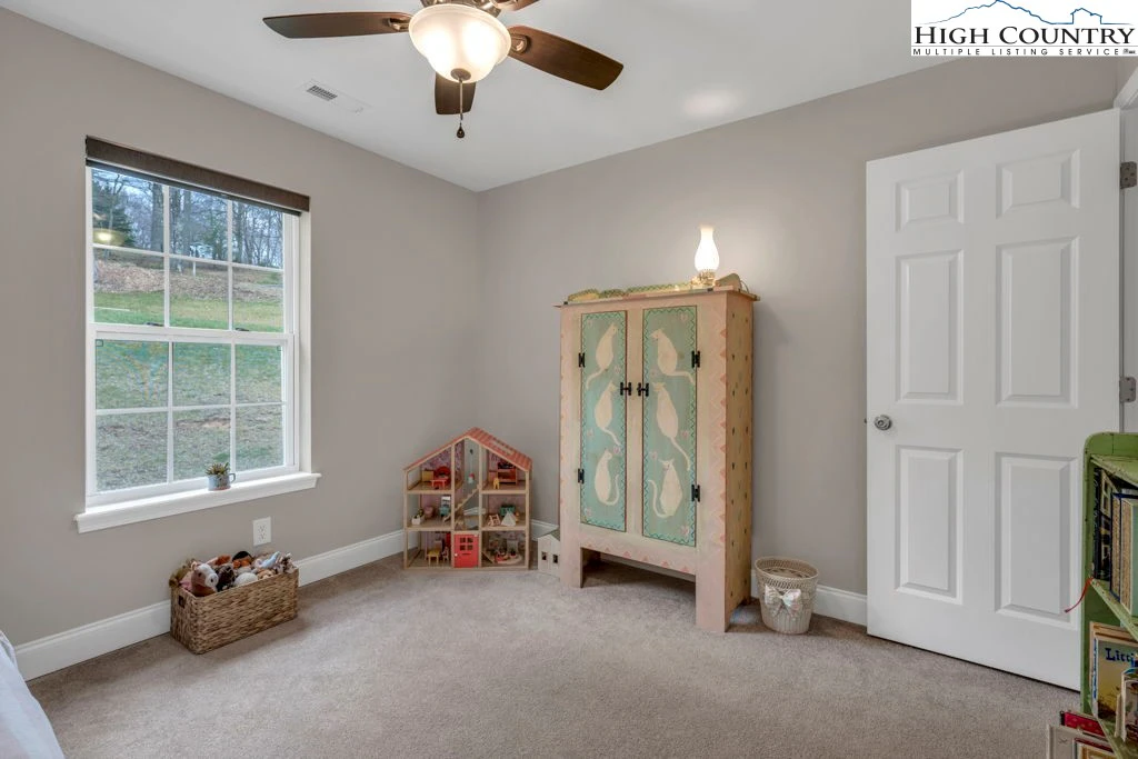 Image number 9 for the current listing