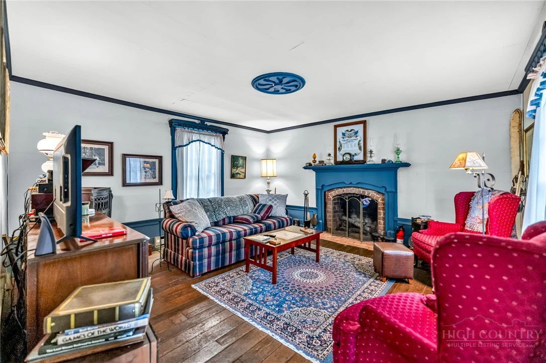 Image number 14 for the current listing
