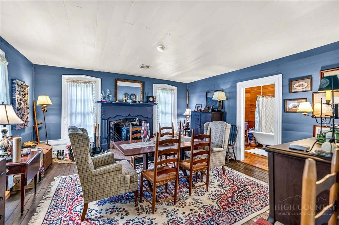 Image number 17 for the current listing
