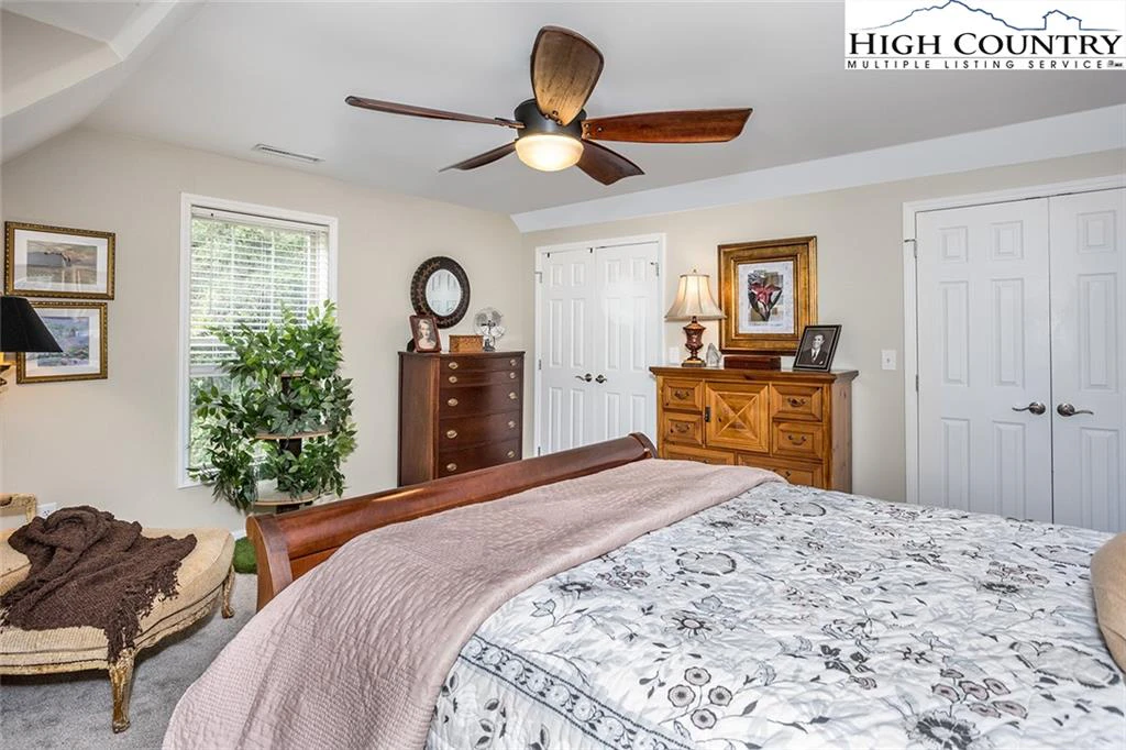 Image number 4 for the current listing