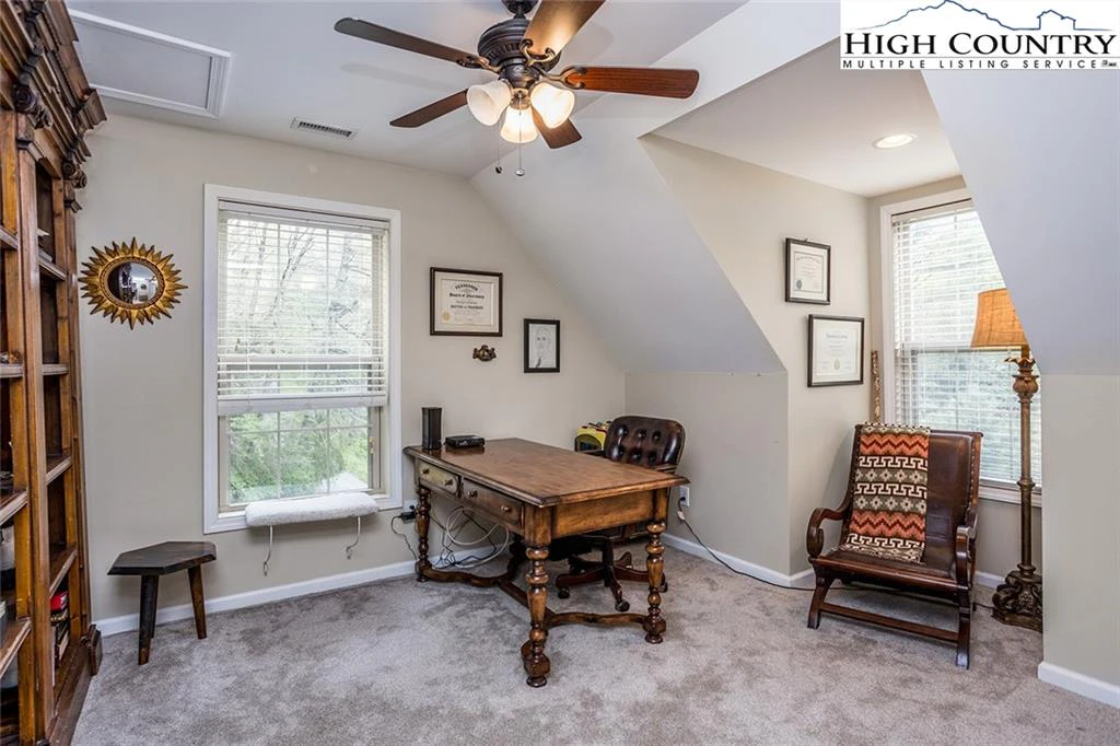 Image number 5 for the current listing