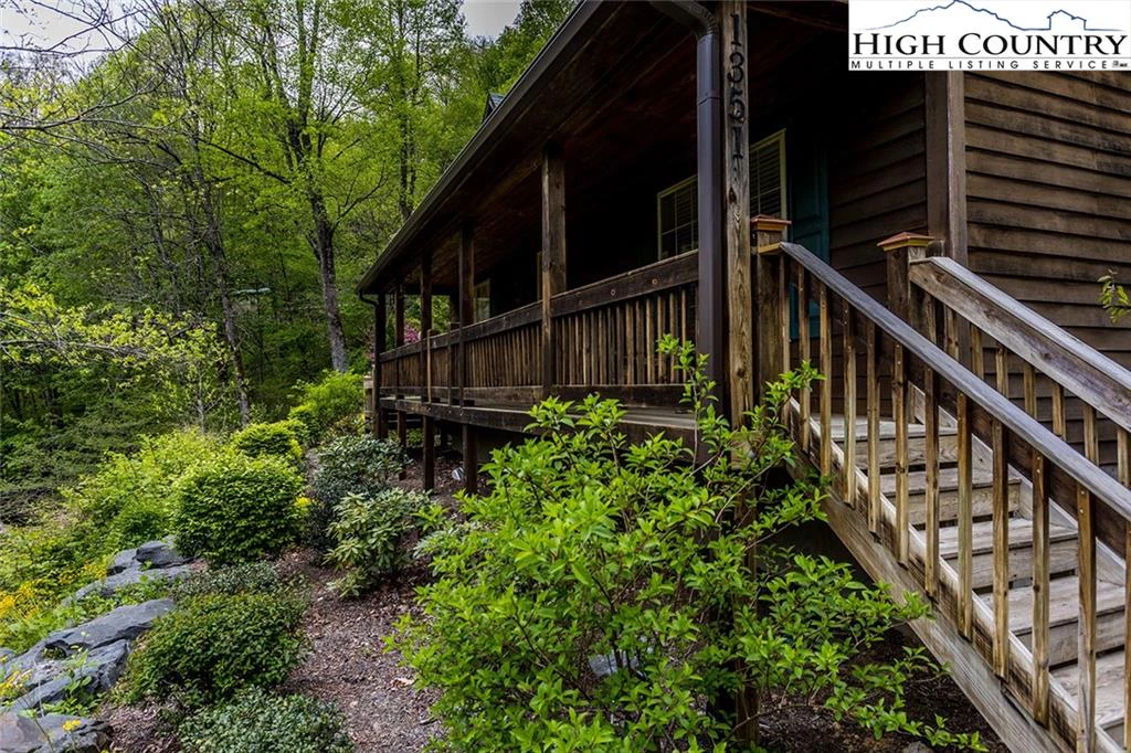 Image number 2 for the current listing