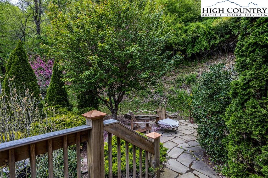 Image number 18 for the current listing