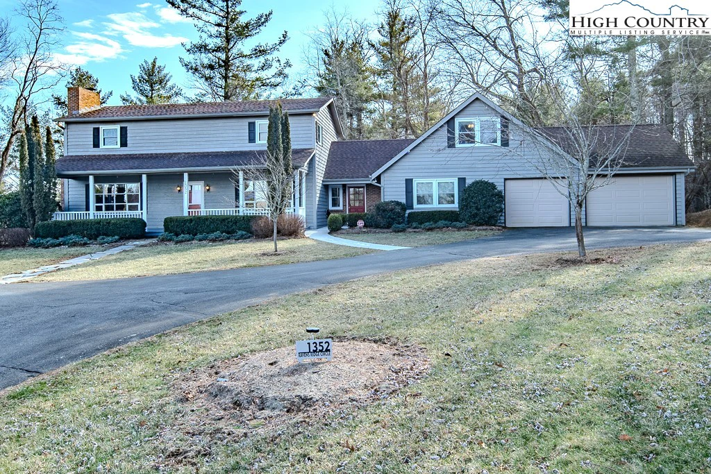 Image number 1 for the current listing