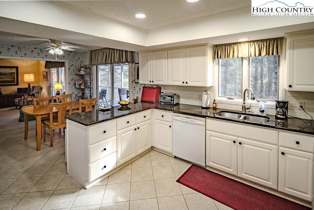 Image number 20 for the current listing