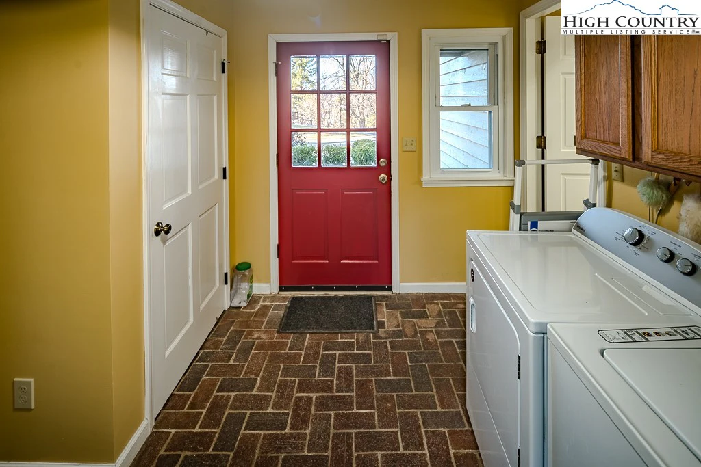 Image number 2 for the current listing