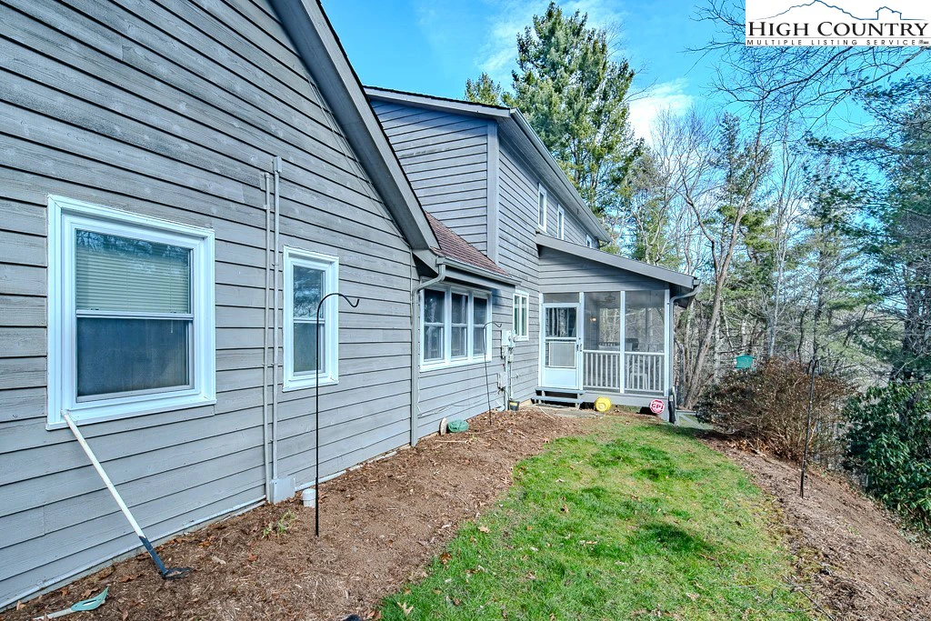 Image number 11 for the current listing