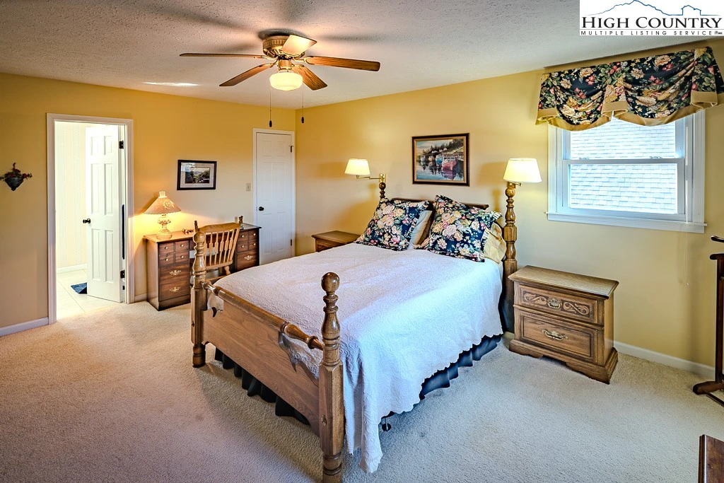 Image number 3 for the current listing