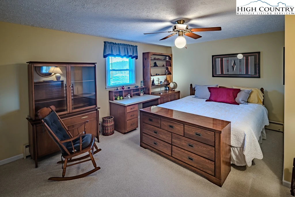 Image number 5 for the current listing