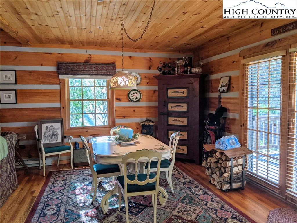 Image number 21 for the current listing