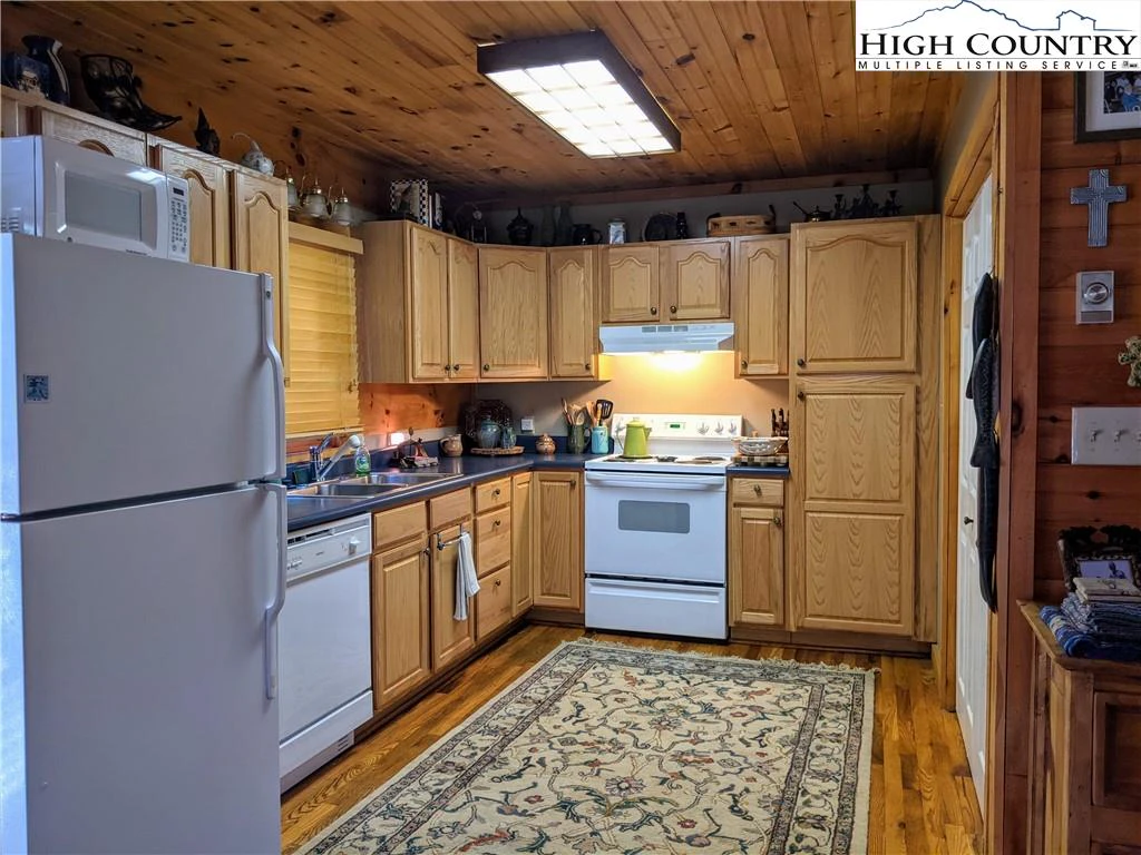 Image number 20 for the current listing