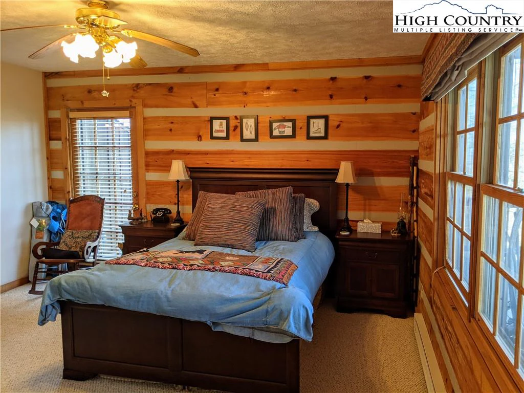 Image number 3 for the current listing