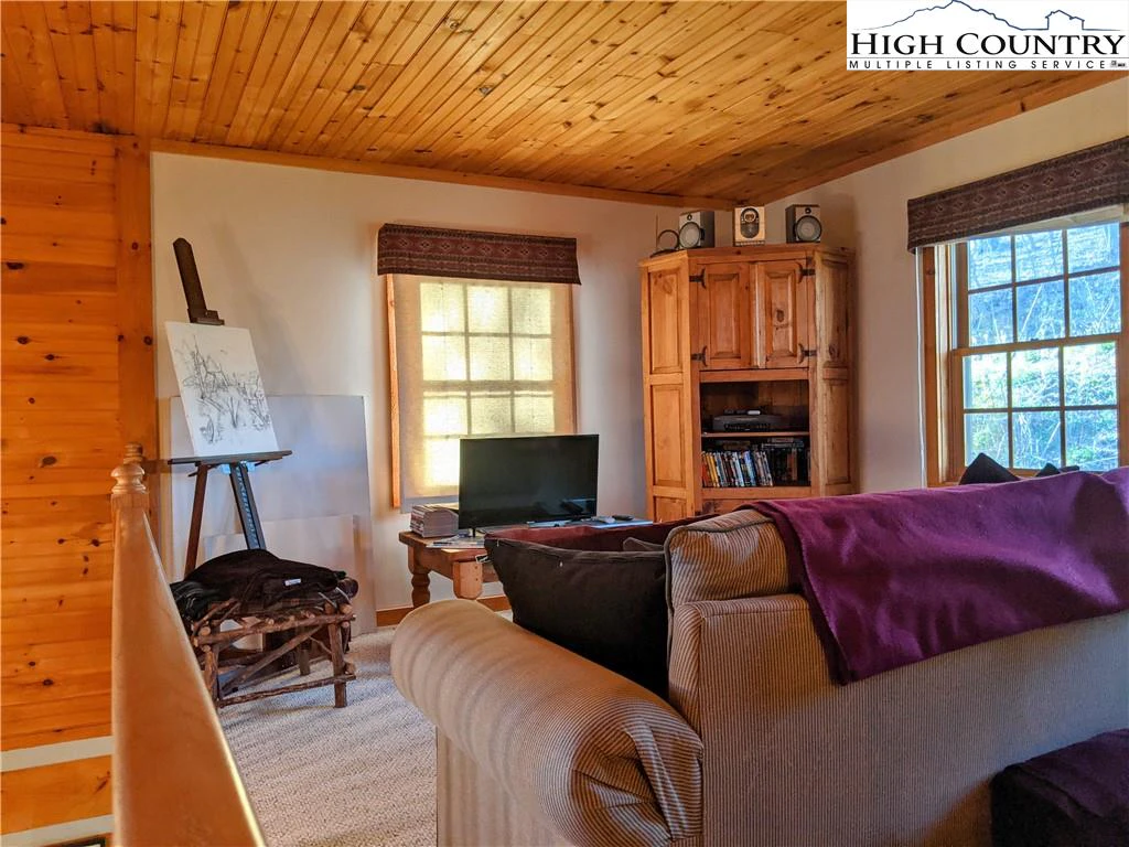 Image number 7 for the current listing