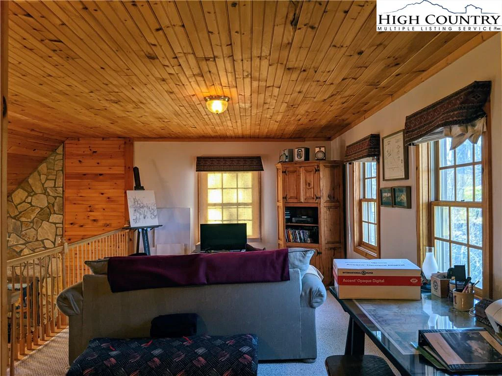 Image number 9 for the current listing