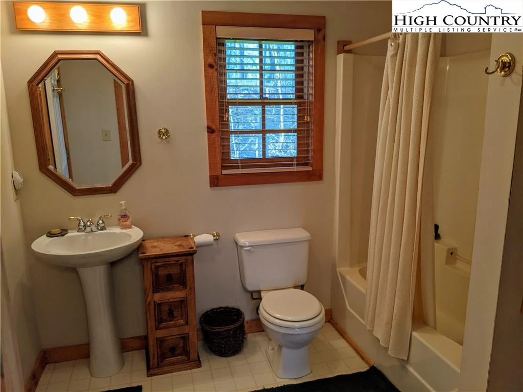 Image number 11 for the current listing