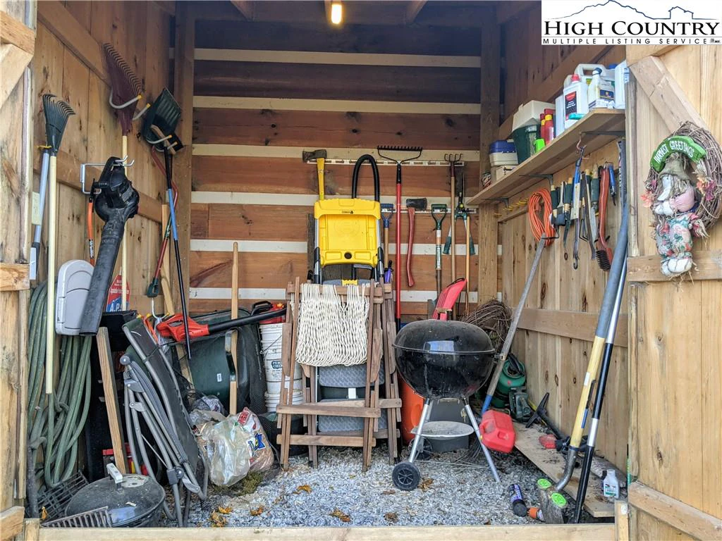 Image number 15 for the current listing