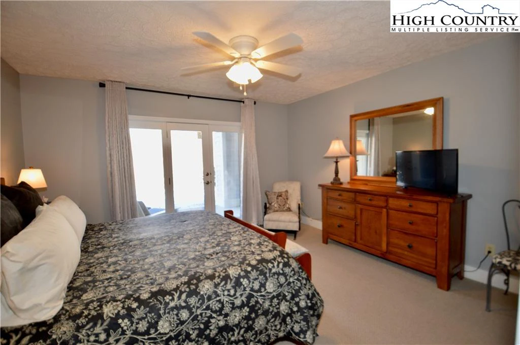 Image number 19 for the current listing
