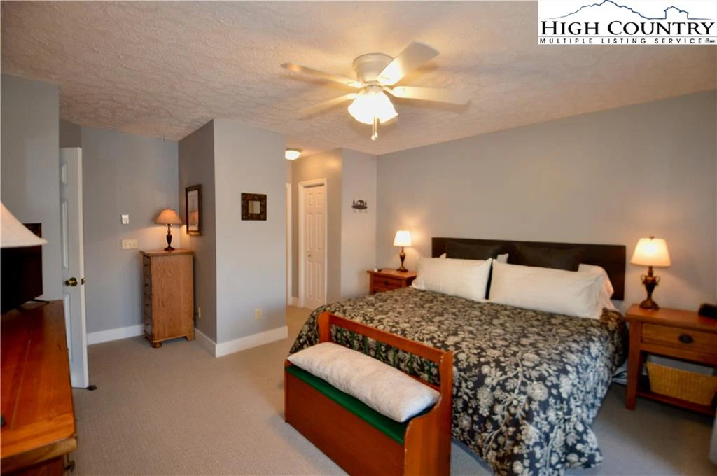 Image number 18 for the current listing