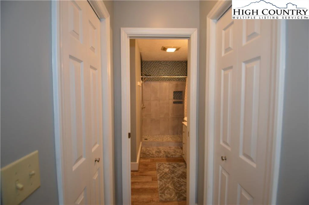 Image number 10 for the current listing