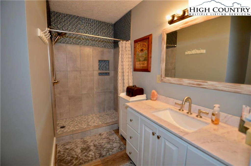 Image number 3 for the current listing