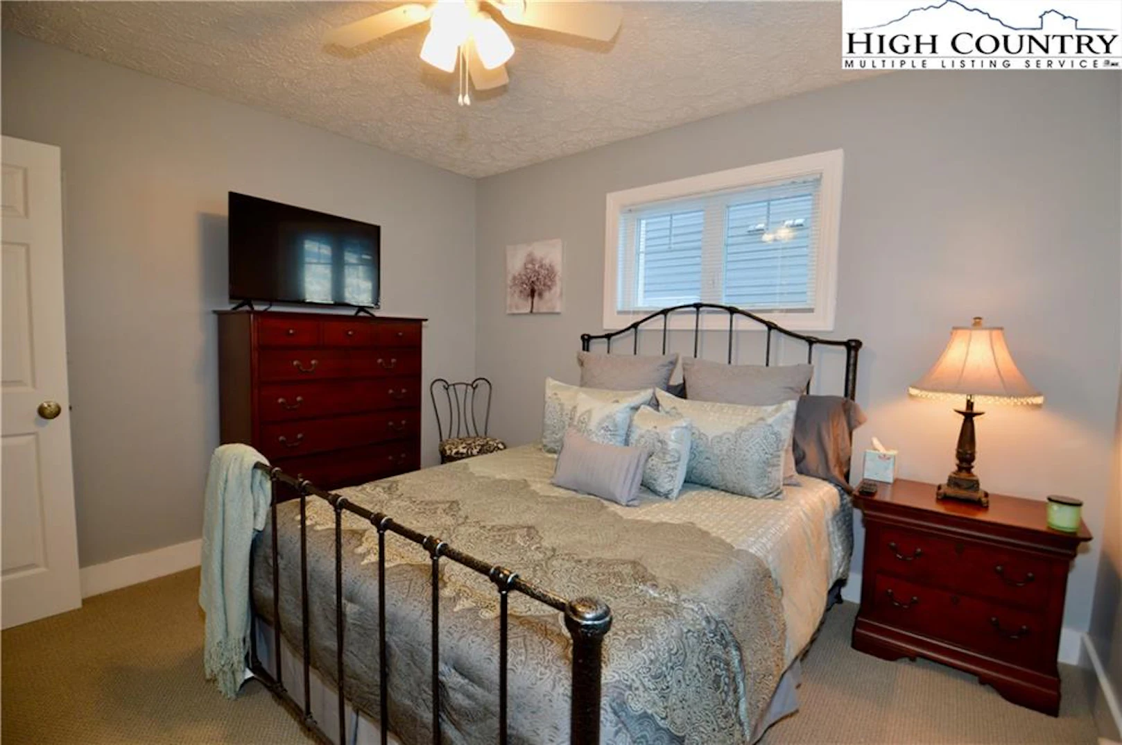 Image number 5 for the current listing