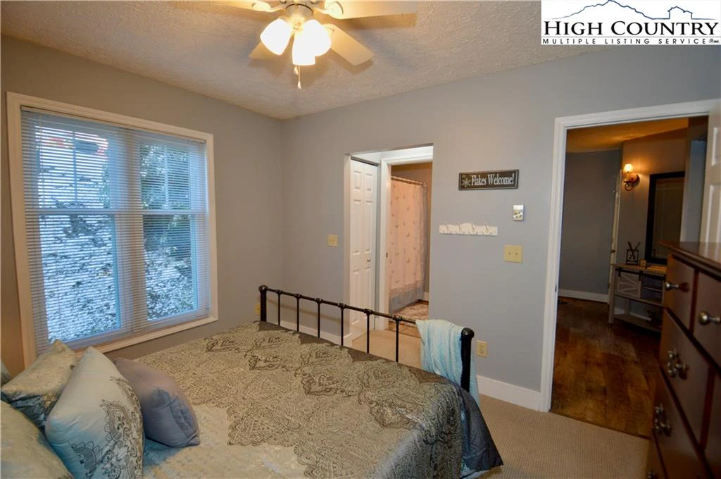 Image number 6 for the current listing