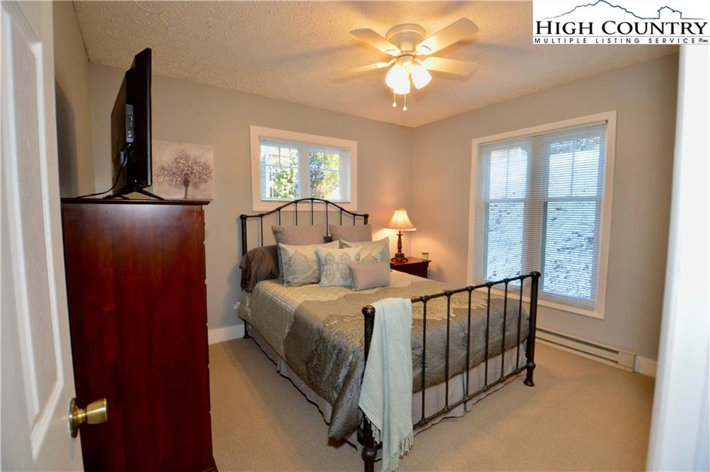 Image number 7 for the current listing