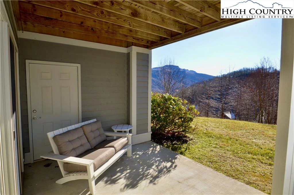 Image number 17 for the current listing