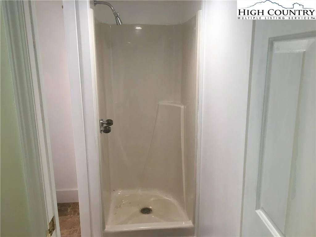 Image number 9 for the current listing