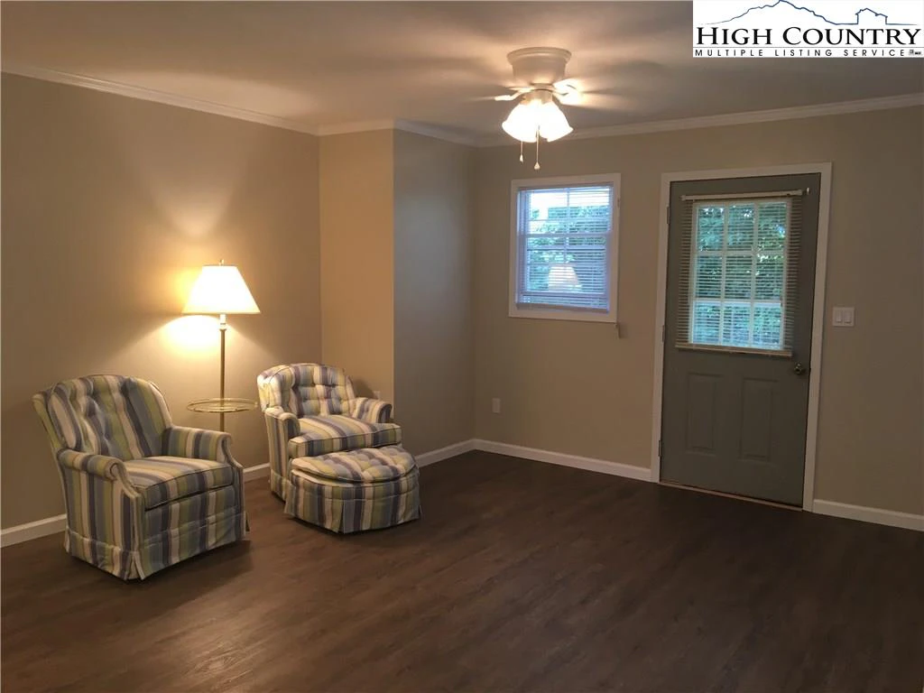 Image number 12 for the current listing