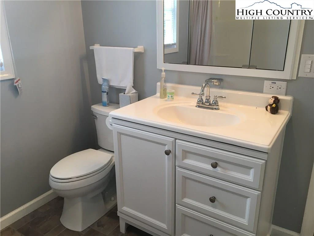 Image number 11 for the current listing