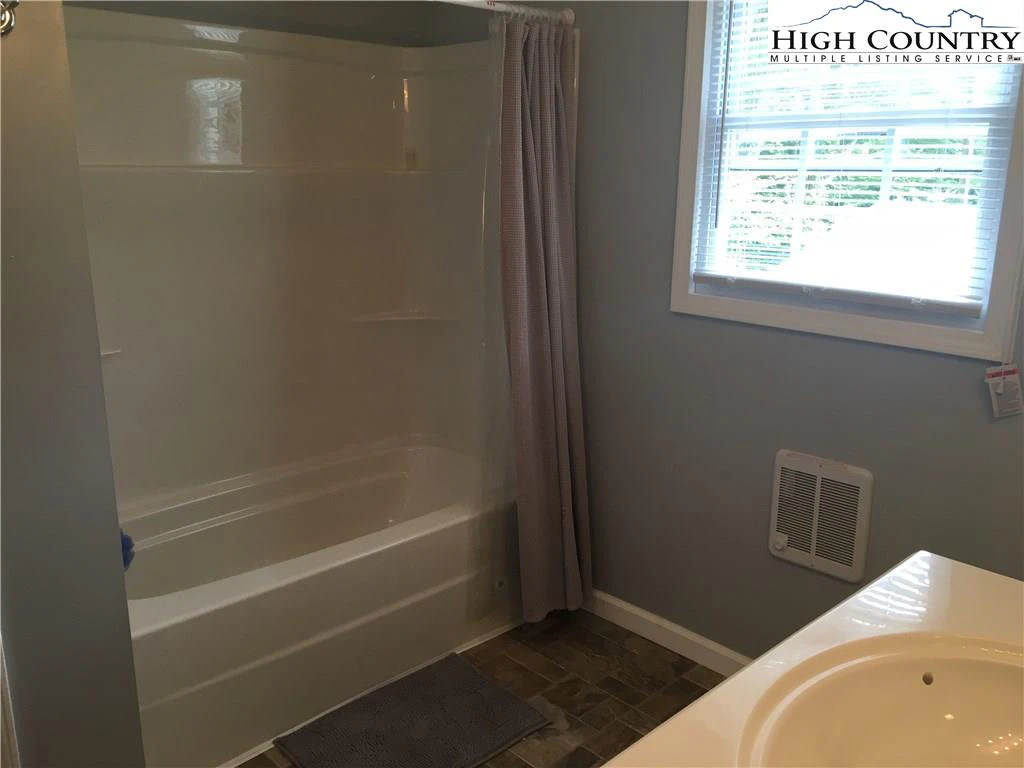 Image number 2 for the current listing