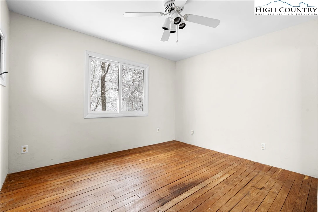 Image number 11 for the current listing