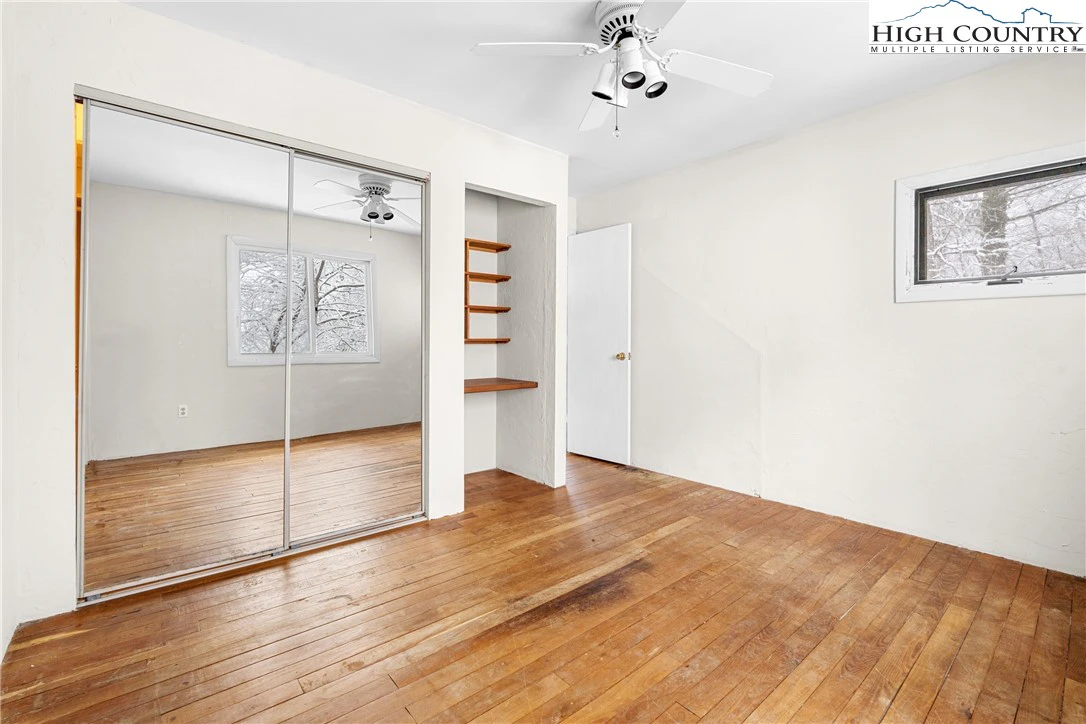 Image number 3 for the current listing